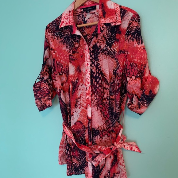 Women’s Blouse- Button-Down - Picture 4 of 10